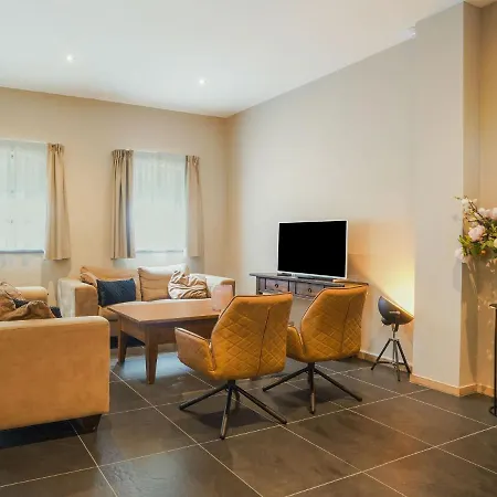 Charming In Near River Maas *