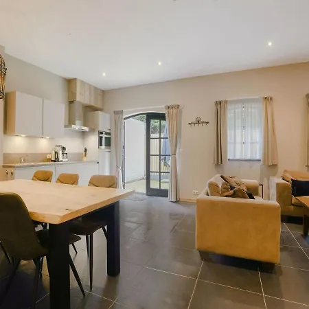 Charming In Near River Maas *