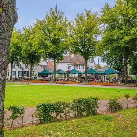 Charming In Near River Maas *